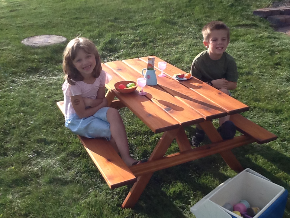 kids picnic table